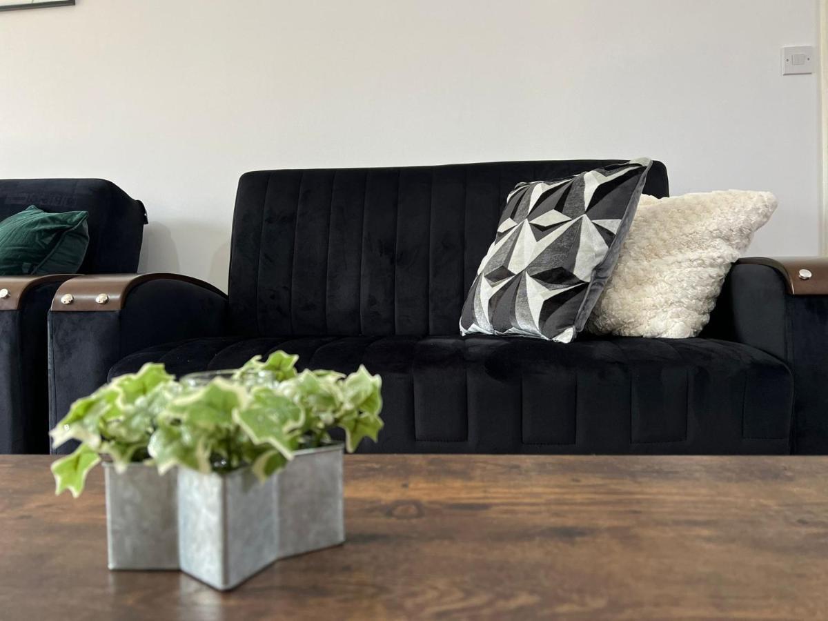 Boleyn Avenue By Incredible Stay Peterborough Eksteriør billede