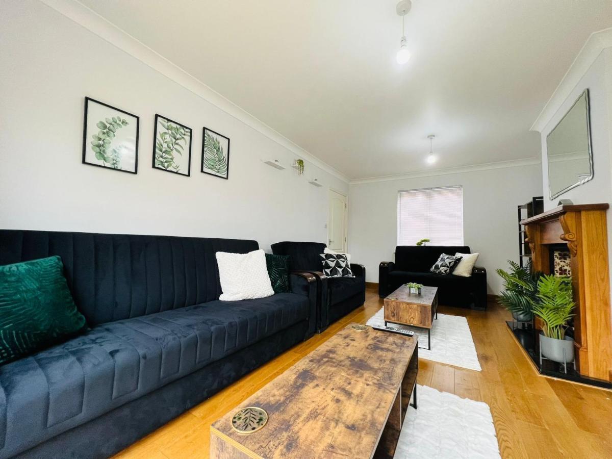 Boleyn Avenue By Incredible Stay Peterborough Eksteriør billede