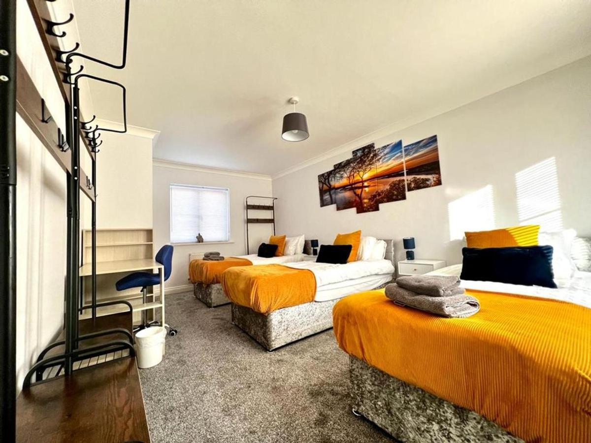 Boleyn Avenue By Incredible Stay Peterborough Eksteriør billede