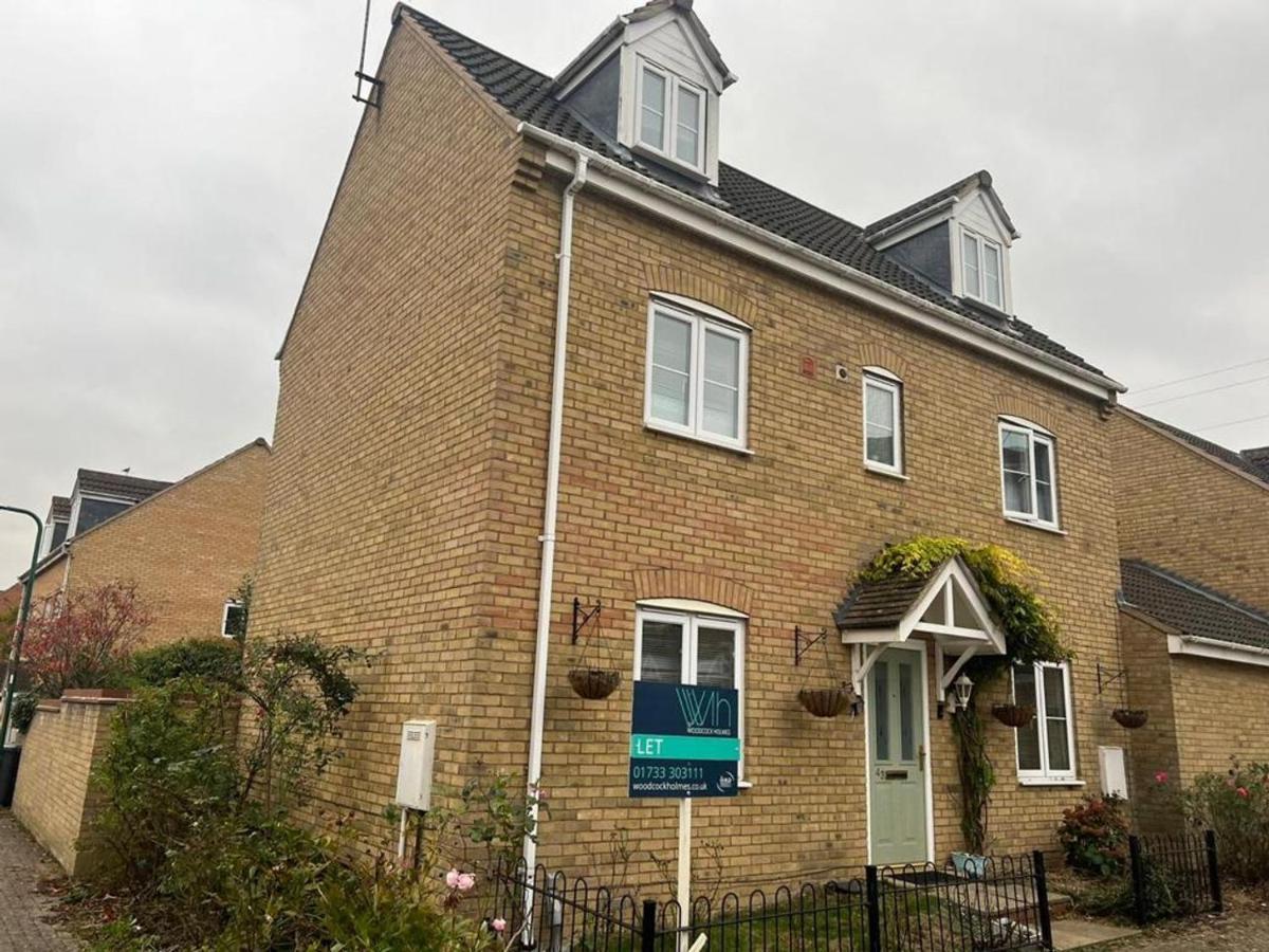 Boleyn Avenue By Incredible Stay Peterborough Eksteriør billede